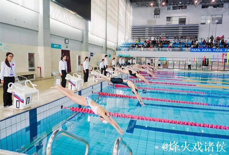 第四届武汉“小江豚”游泳节开幕，582名小选手竞逐浪尖